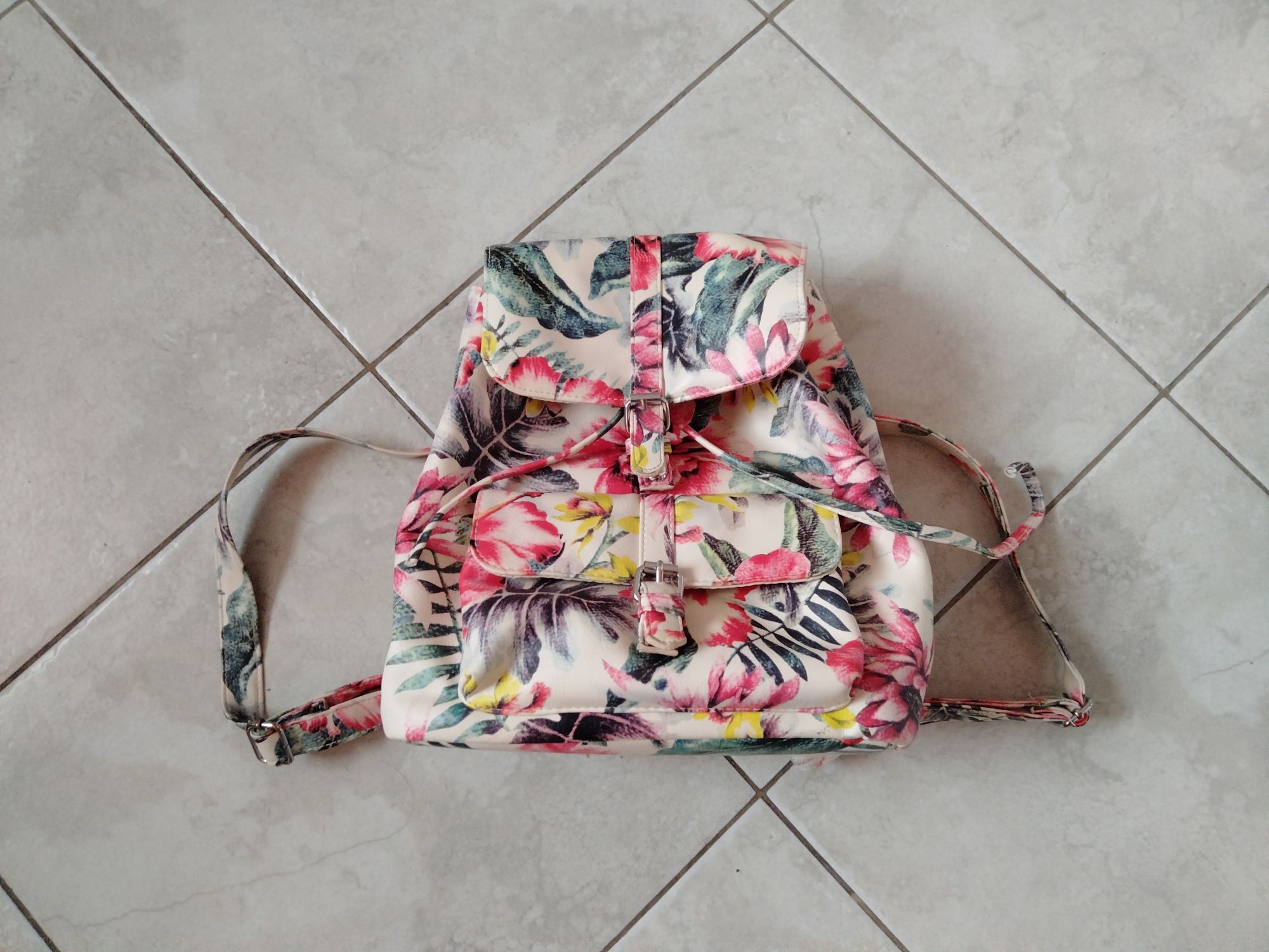 Kolorowy plecaczek 27 x 30 cm