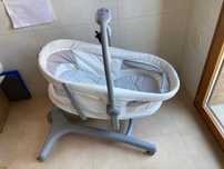 Babyhug branco, com rede de ventilação.