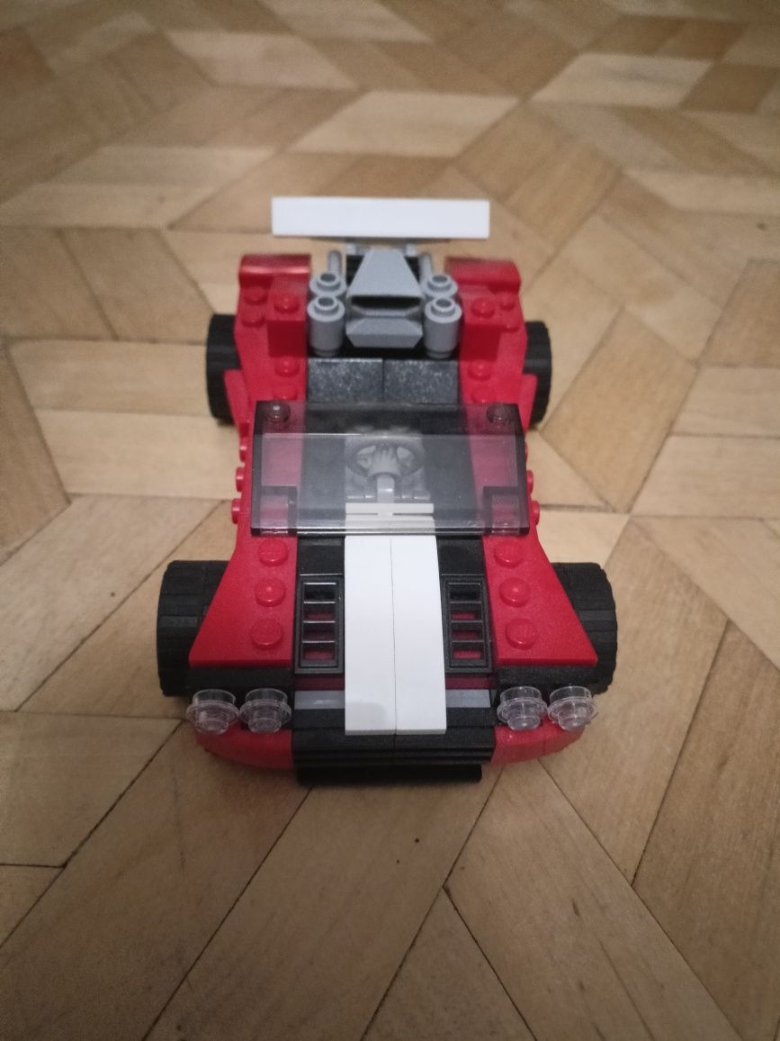 LEGO czerwone auto z pudełkiem