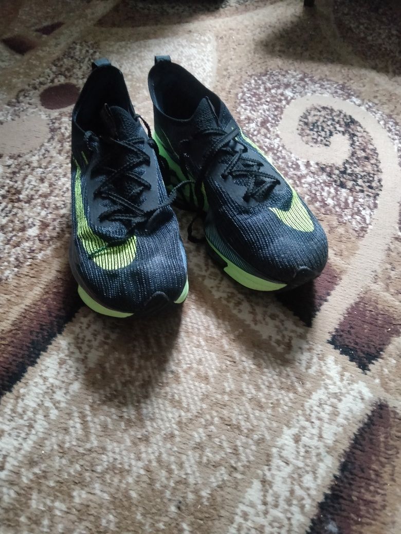 Продам кросовки Nike Air zoom