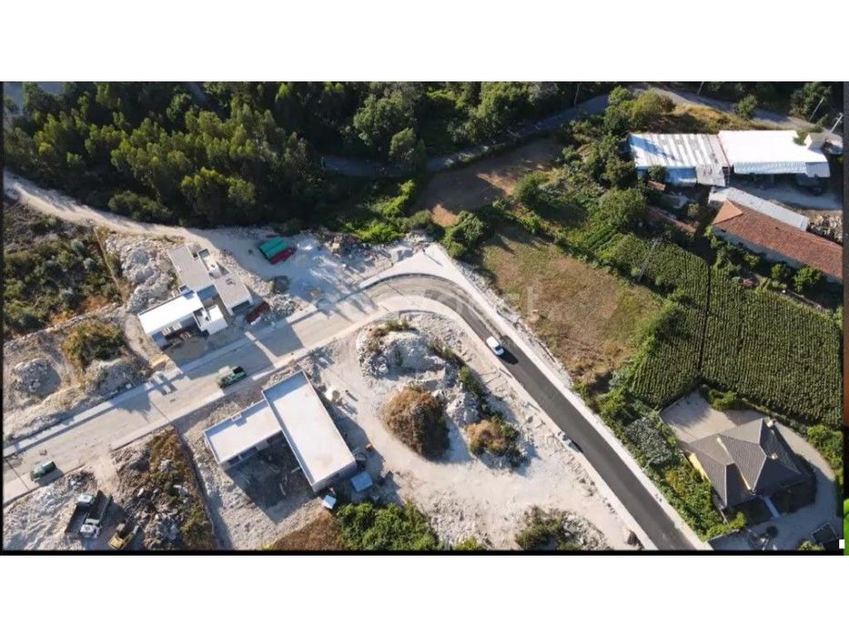 Lote com 2.180m2, destinado a construção, localizado na urb. Medorno