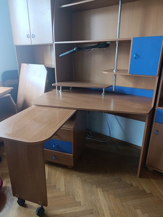 2 zestawy mebli dziecięcych, 2 biurka rozsuwane