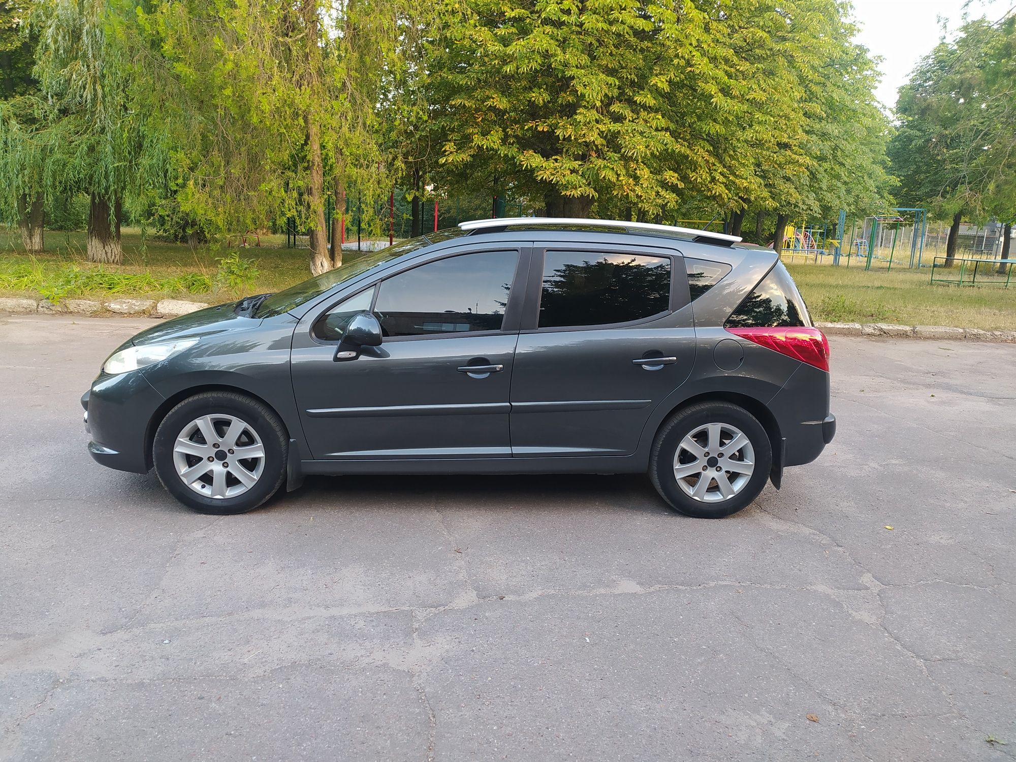 Продам Peugeot 207 sw 1.6 бензин