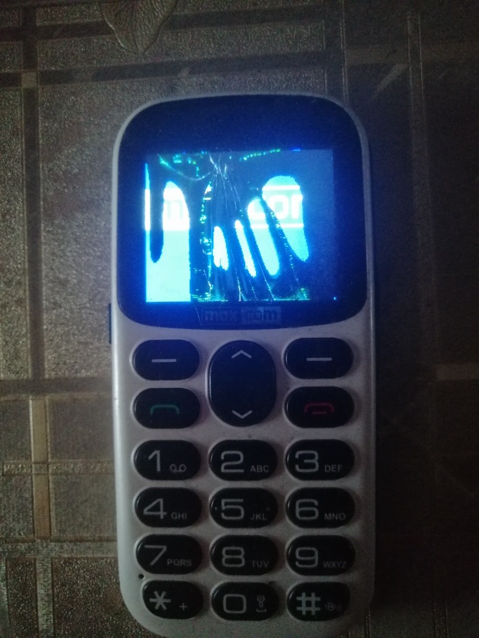 Telefon Maxicom na cześći