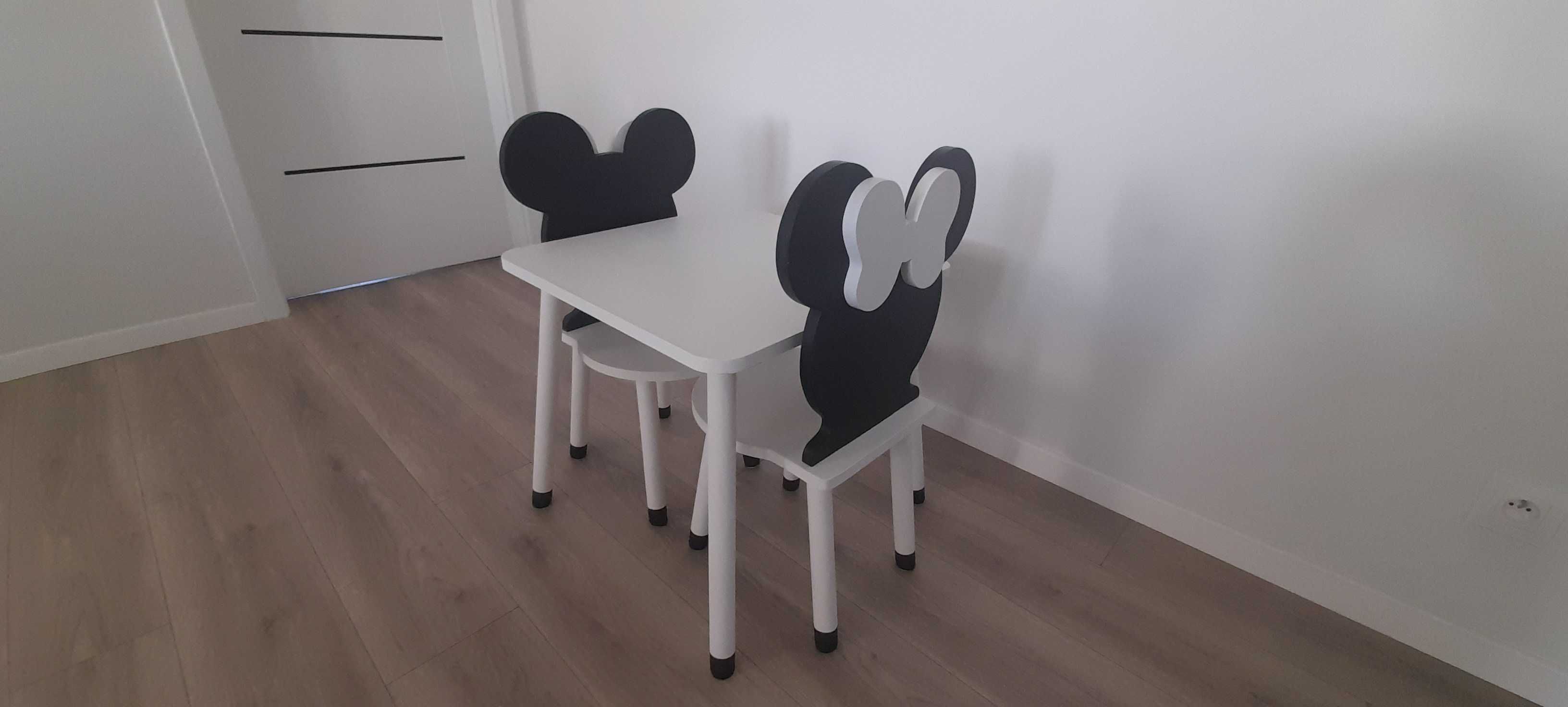 Śliczny zestaw Myszka Minnie drewniany stolik + 2 krzesełka