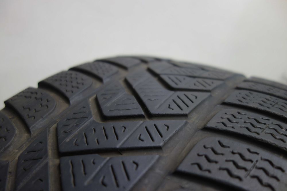 Opony 245/40/18 PIRELLI Sotto Zero 3 XL AO Zima