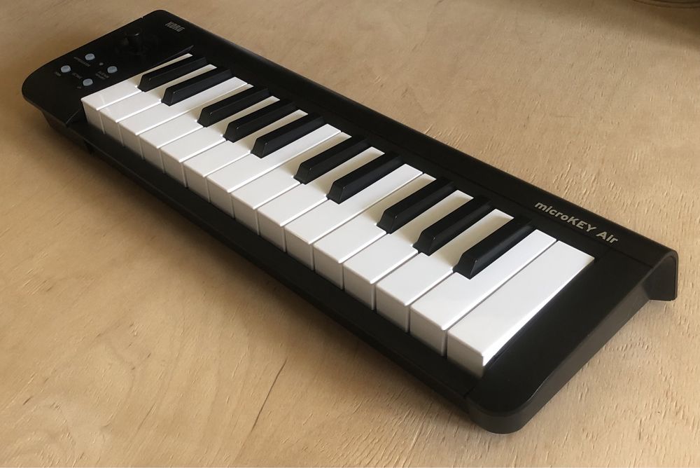 Продам usb/bluetooth midi-клавиатуру Korg microKey 2 Air 25.