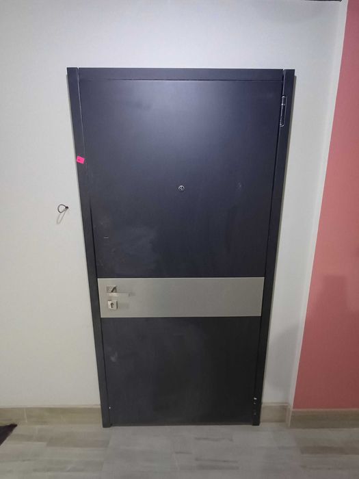 Вхідні двері від забудовника