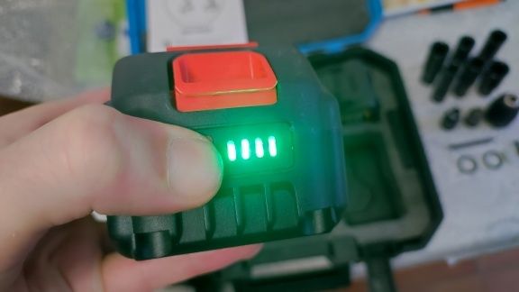 Klucz udarowy elektryczny GISAM 2000 + 2x bateria + walizka + zestaw