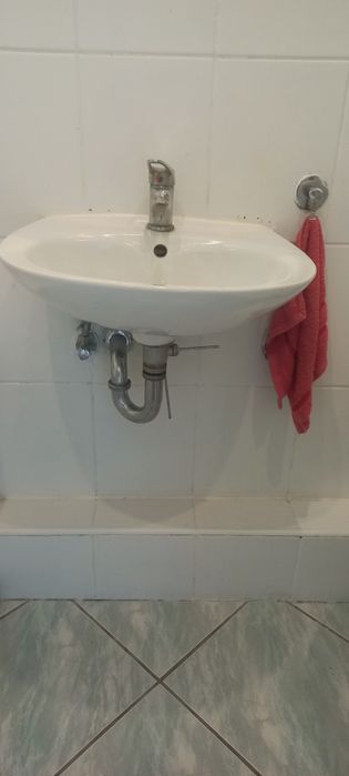 Umywalka wraz z baterią