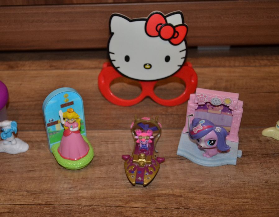 Іграшки з McDonalds Happy Meal Hello Kitty
