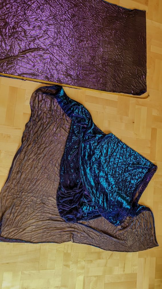 3 kawałki materiału opalizującego