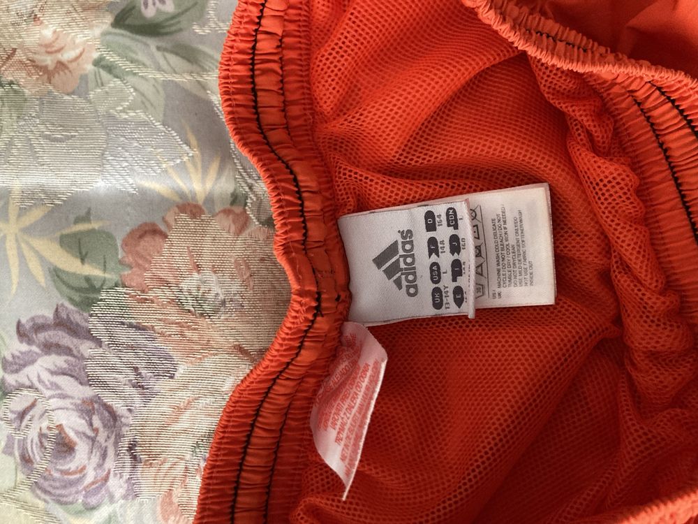Calções Adidas como novos 12/14 anos