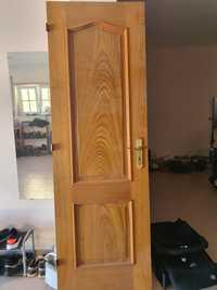 Porta interior em madeira