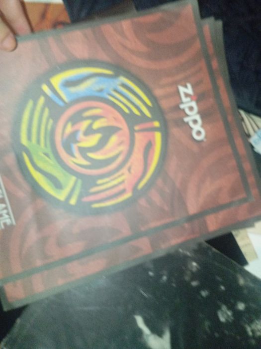 Folhetos iguais da Zippo publicade