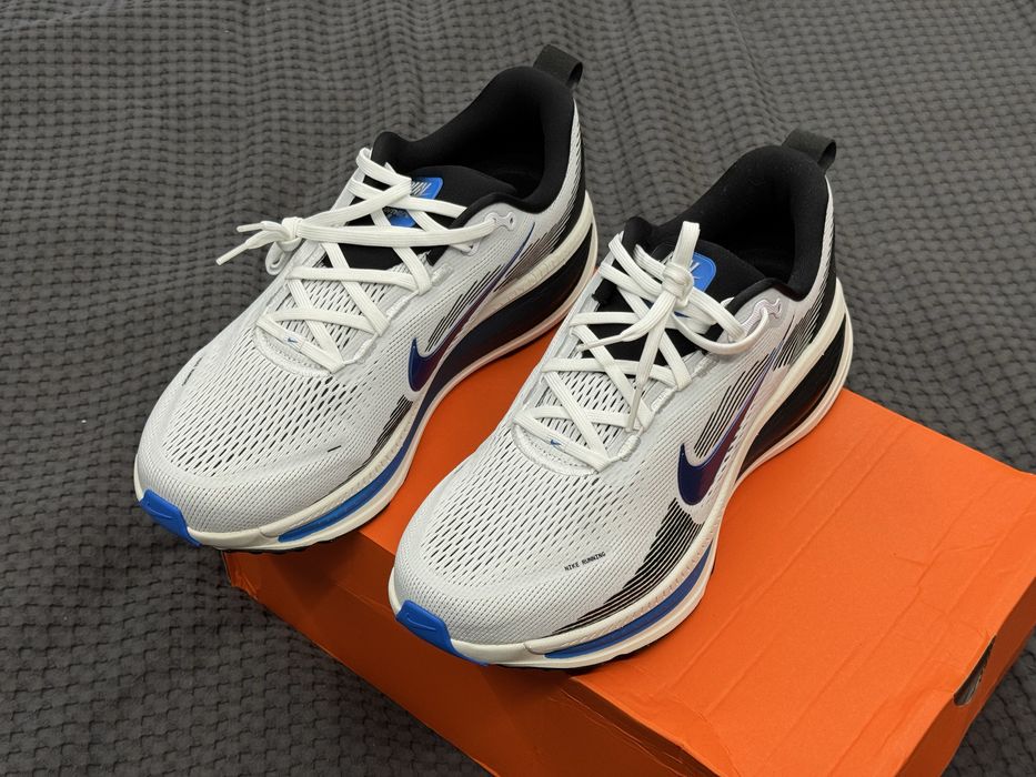 Бігові кросівки Nike Vomero 18