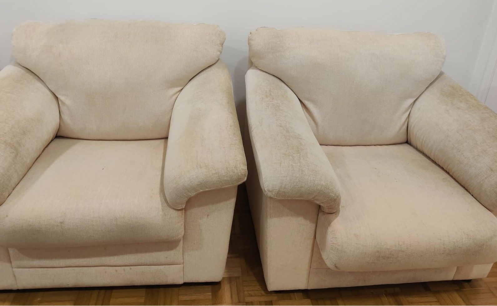 Sofá cama e duas poltronas
