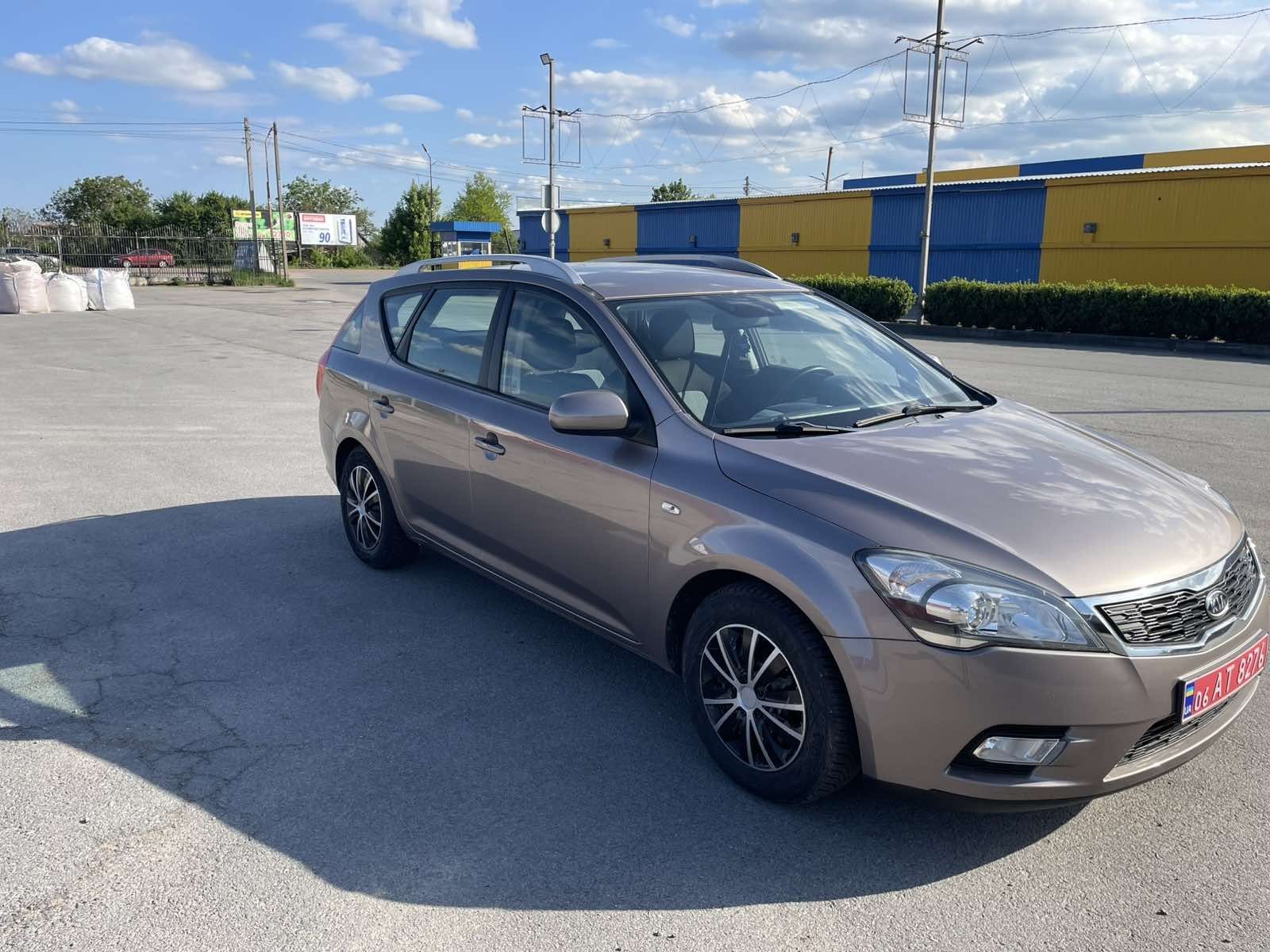 Автомобіль KIA SEED