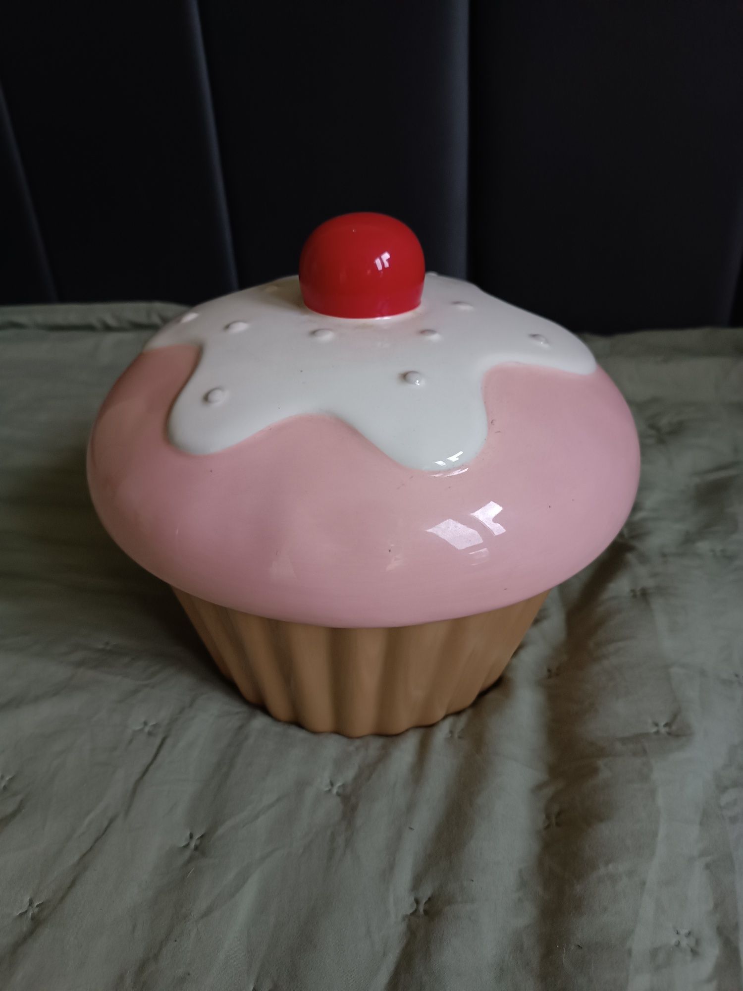 Szklany pojemnik w kształcie muffinki