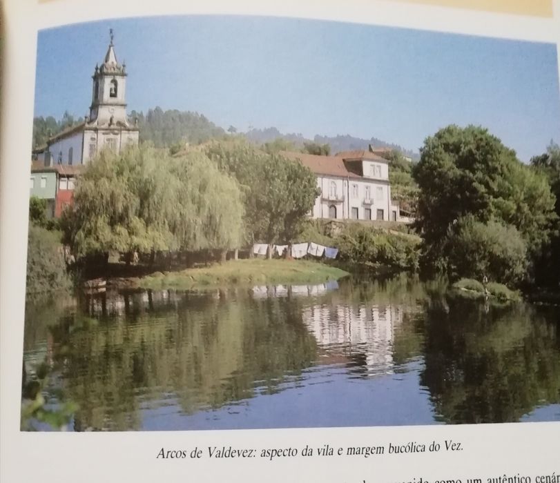 Livro "Guia Turístico de Portugal"