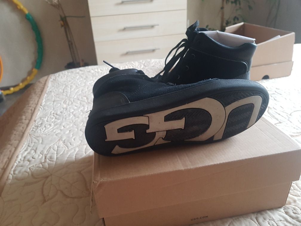 Продам ботиночьки ugg 33 р