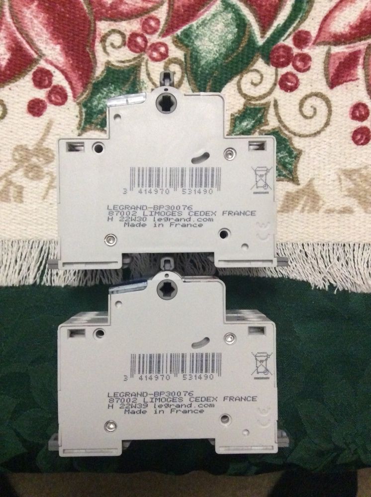 Переключатель трехпозиционный I-0-II, 32А 2 полюса, 412903 Legrand.
