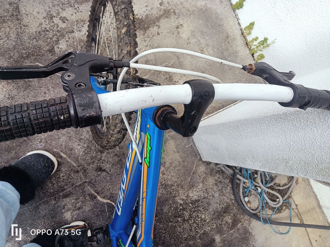 2 bicicletas de criança