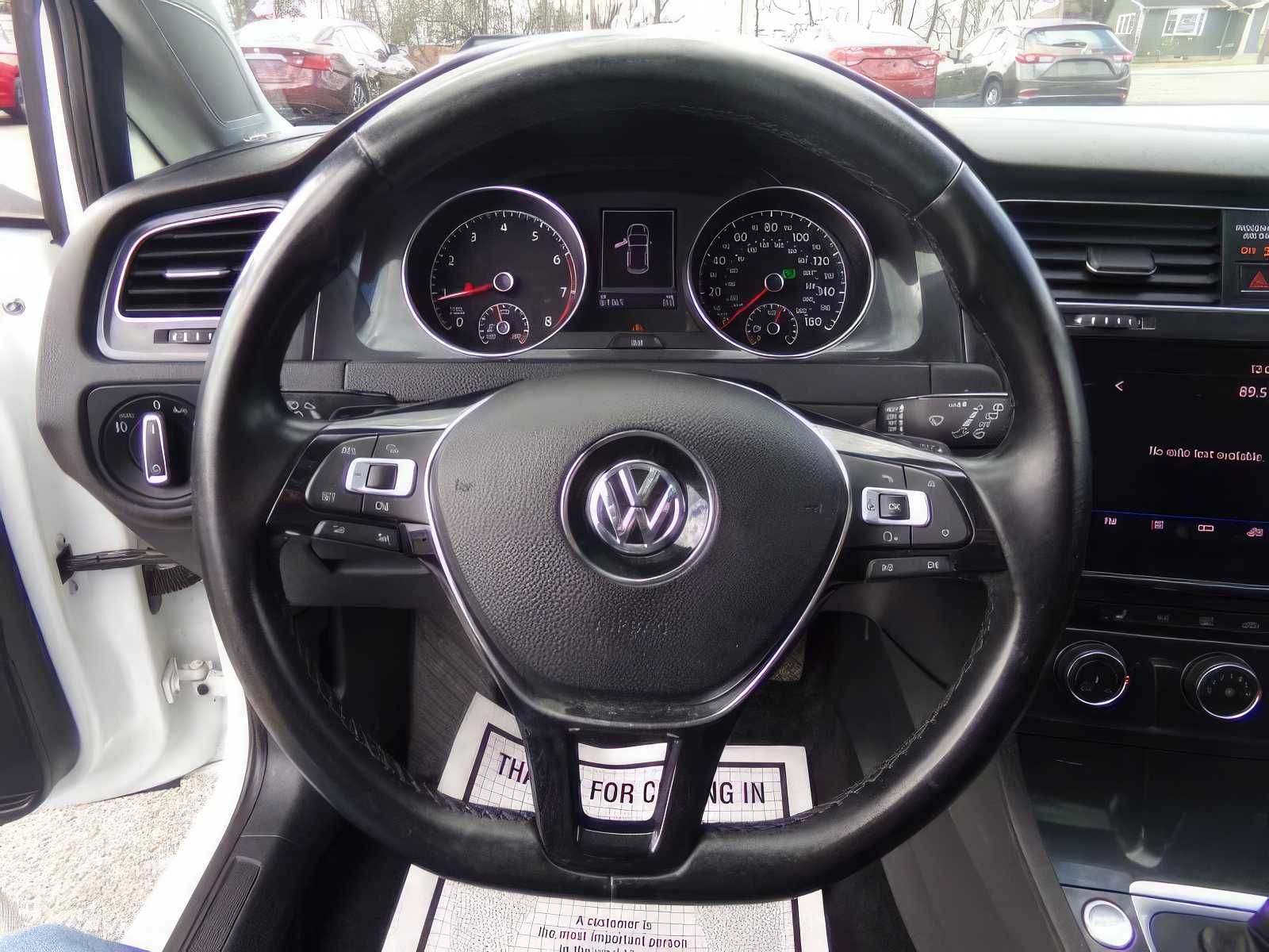 2018 Volkswagen Golf SE