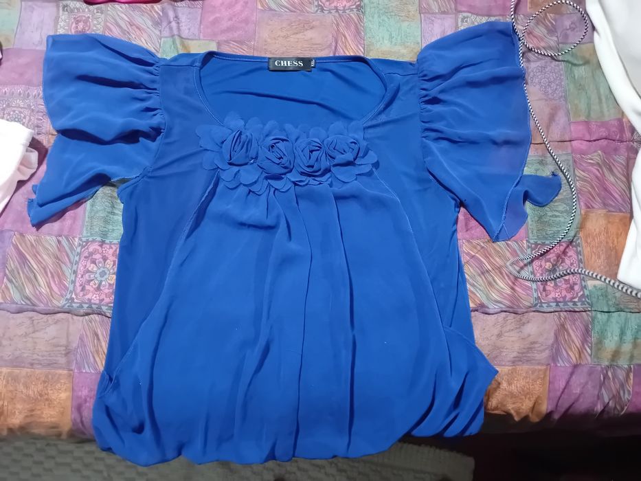 T-shirt roxa  com flores a frente