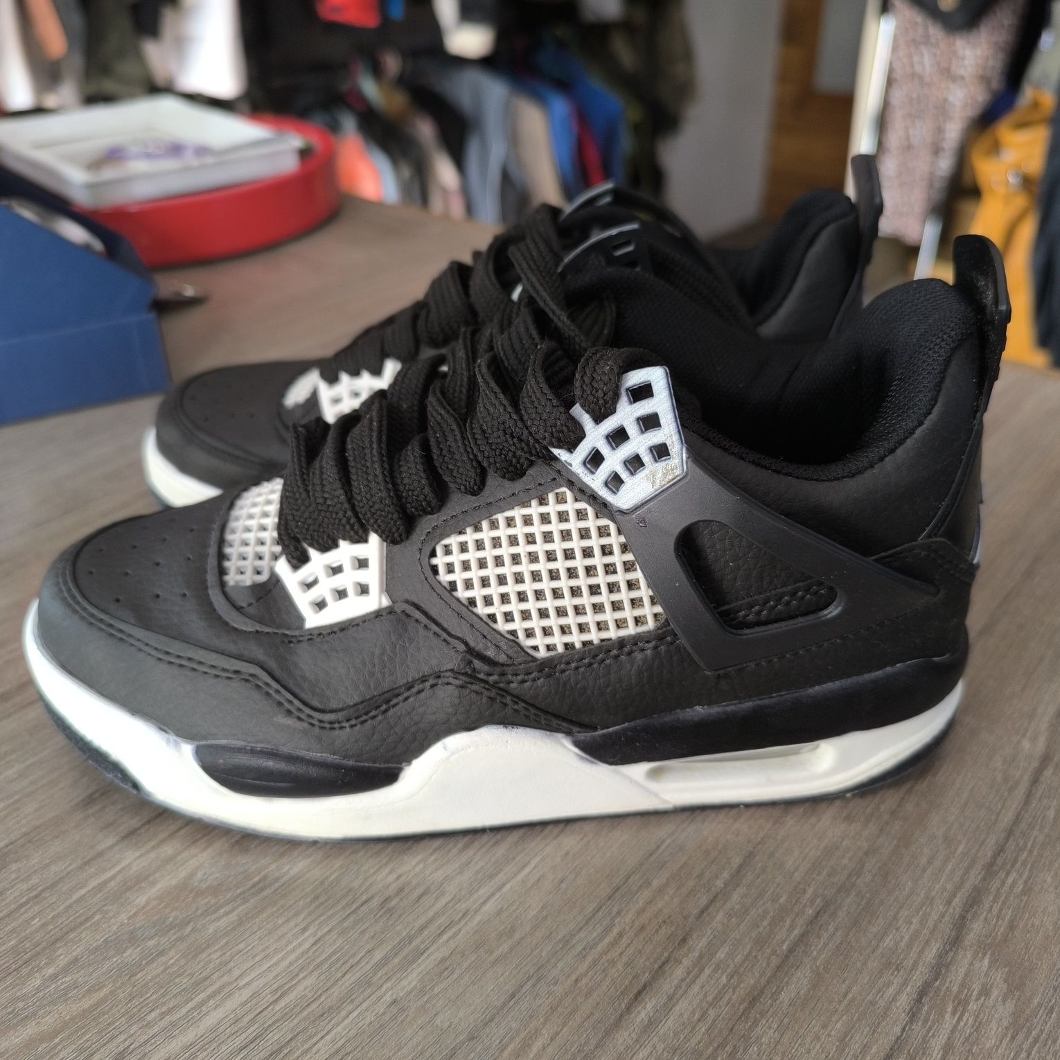Buty Air Jordan 4 Retro White Thunder rozm. 38