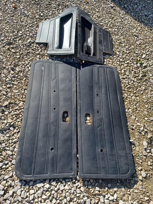 Boczki drzwiowe golf mk1 3d czarne.