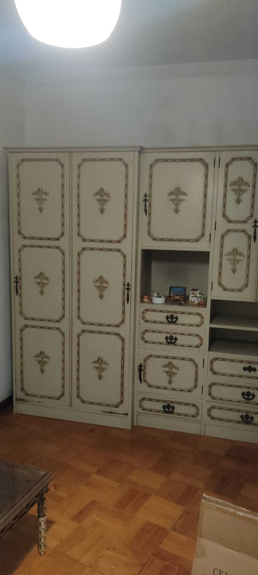 Móvel de quarto em talha