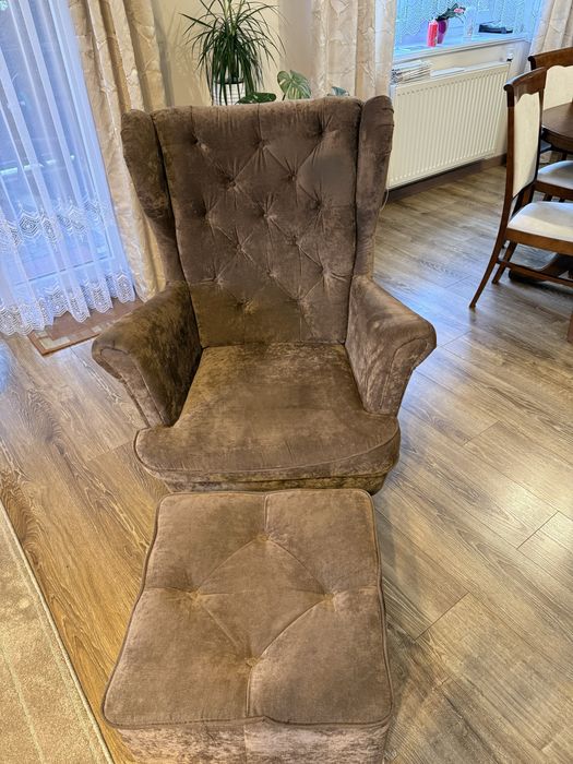 Fotel uszak z podnóżkiem