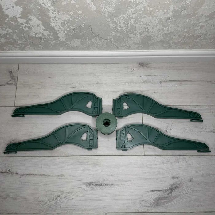 Підставка під ялинку штучну пластик. Ножки под елку искусственную.