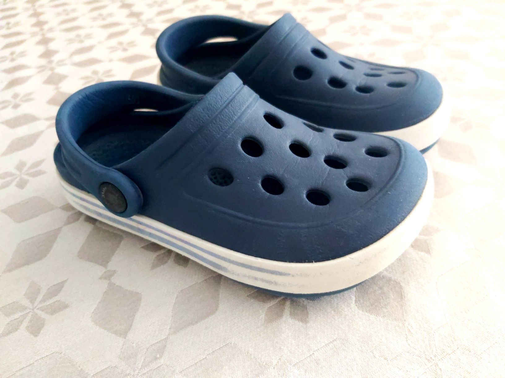 Crocsy Bobbi Shoes r.25 granatowe