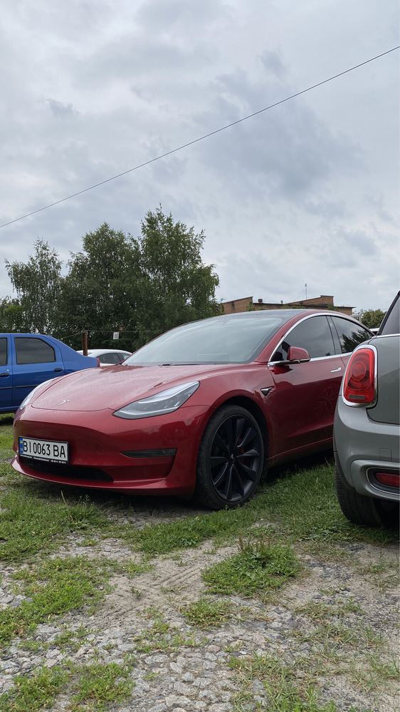 Європа. Tesla Model 3 Performance