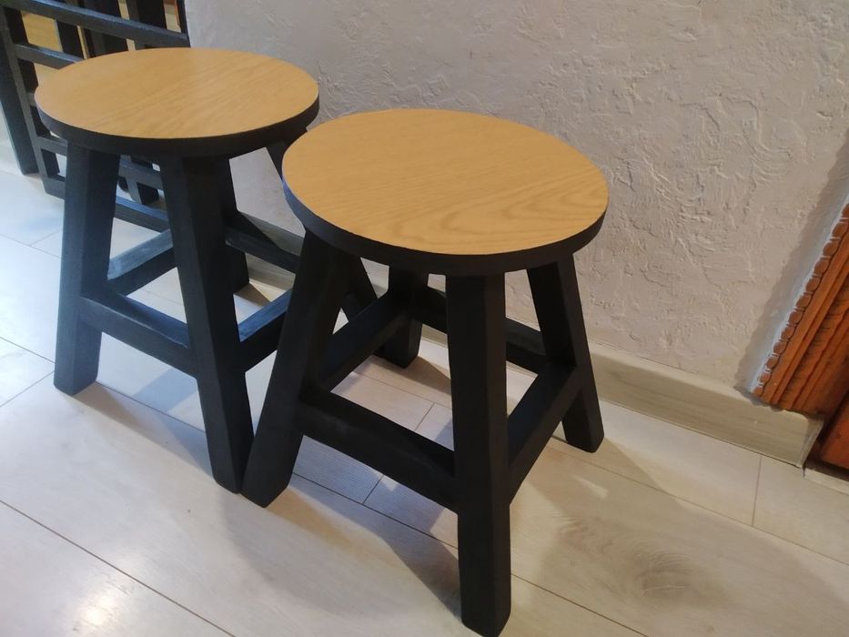 Гарні міцні дерев'яні кухонні стільці табурет стільчик стілець столик