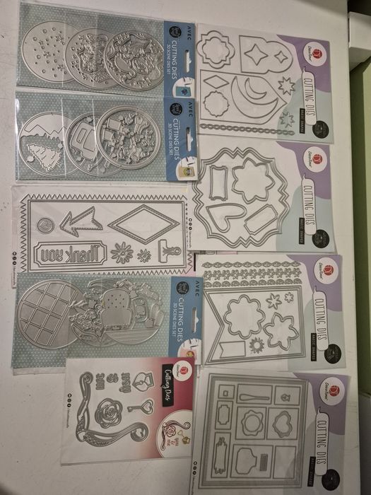 Zestaw 9 paczek wykrojników do scrapbookingu