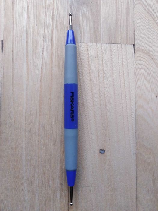 Fiskars do wytłaczania i bigowania na kartkach itd.