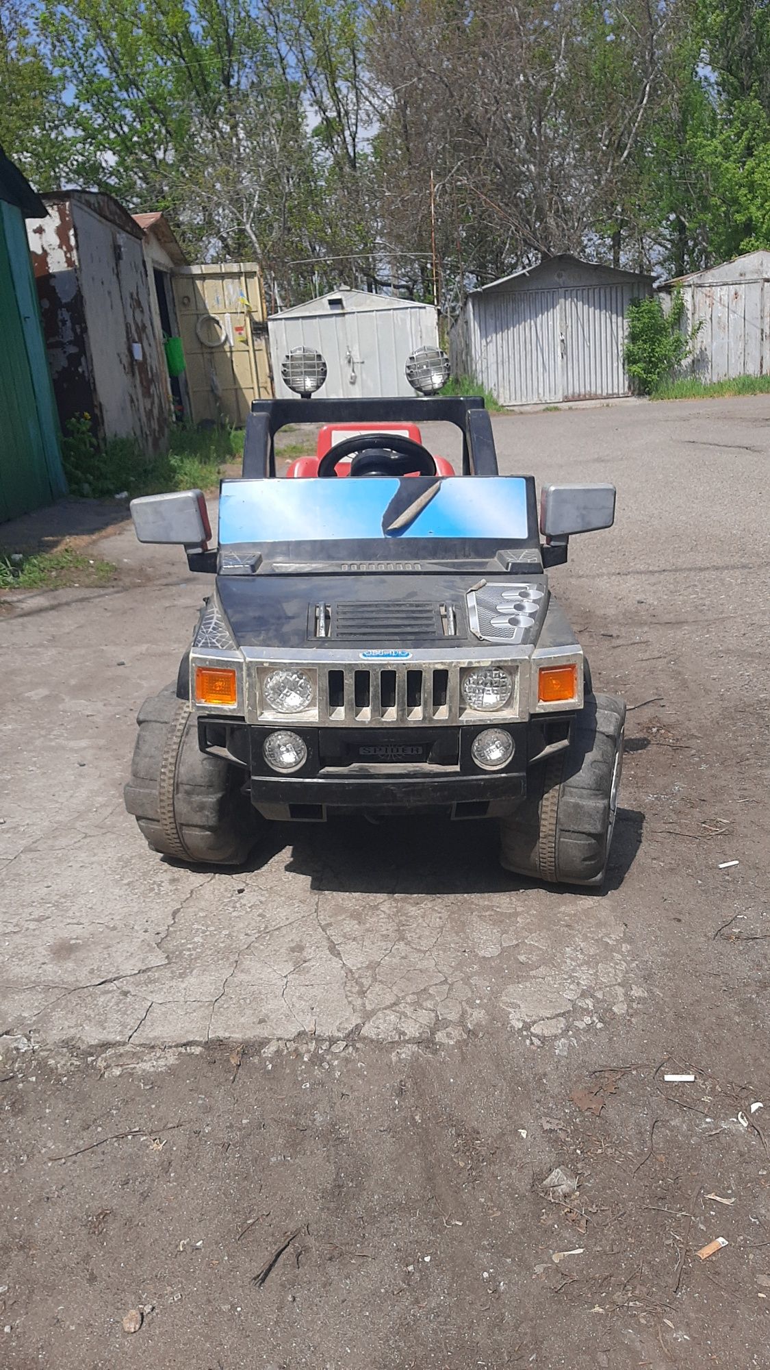 Продам детскую електрическую машинку  на аккумуляторе