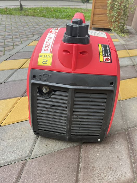 Генератор інвекторний 2200WT