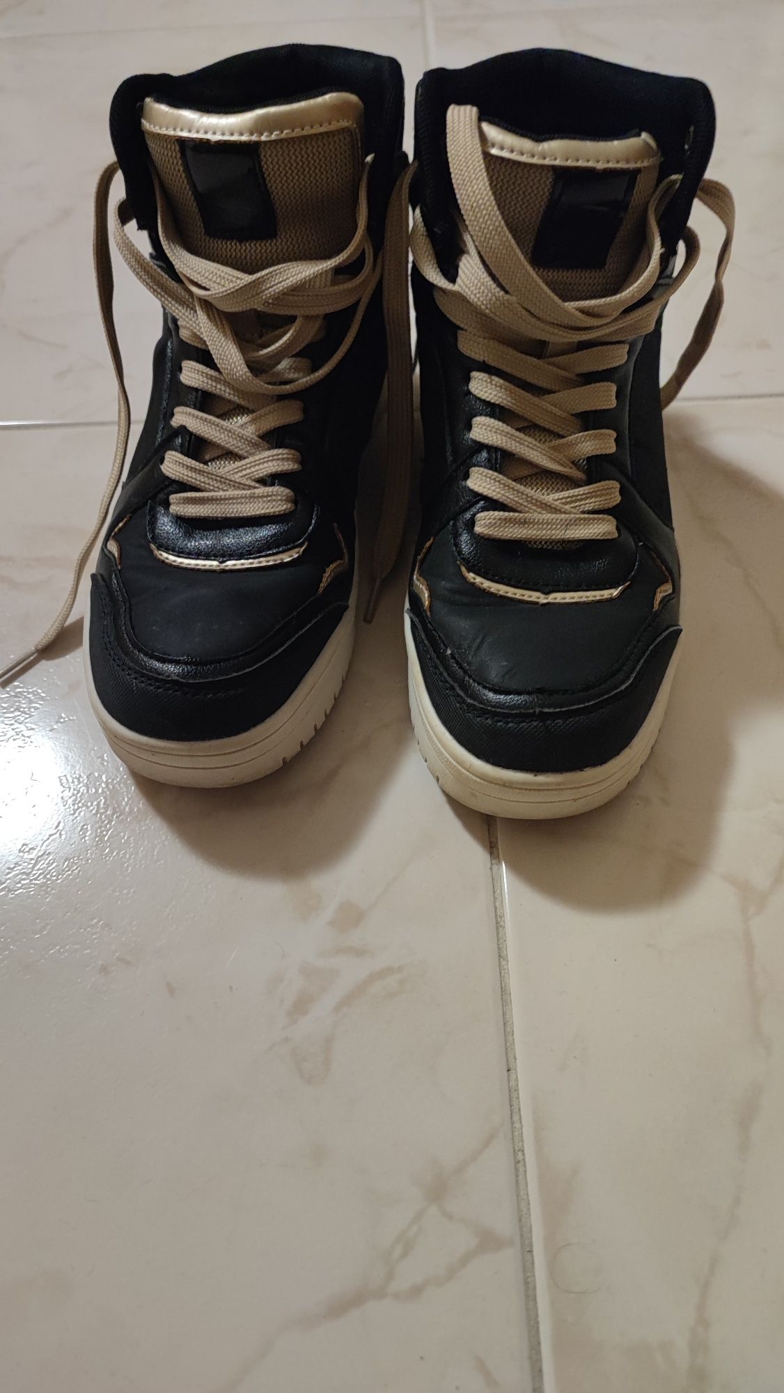 Sapatilhas tipo bota