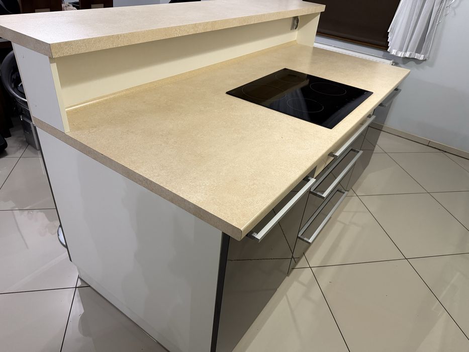 Meble kuchenne z wyposażeniem