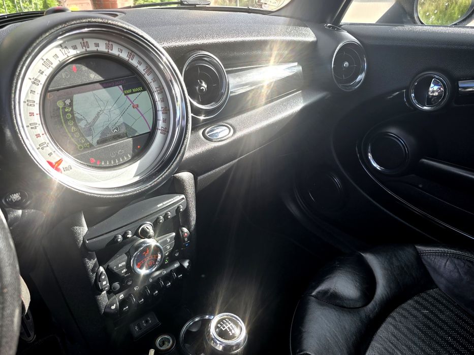 Mini couper SD xenon ,navi Skora,panorama PDC 180 KM mala rakieta