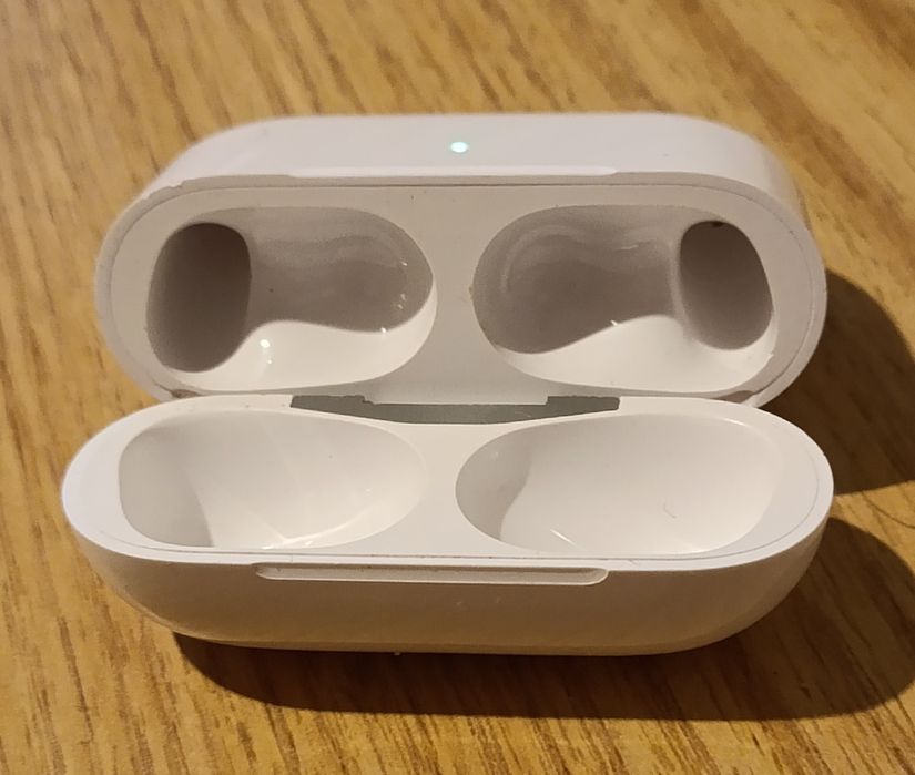 Зарядный чехол для AirPods Pro 2