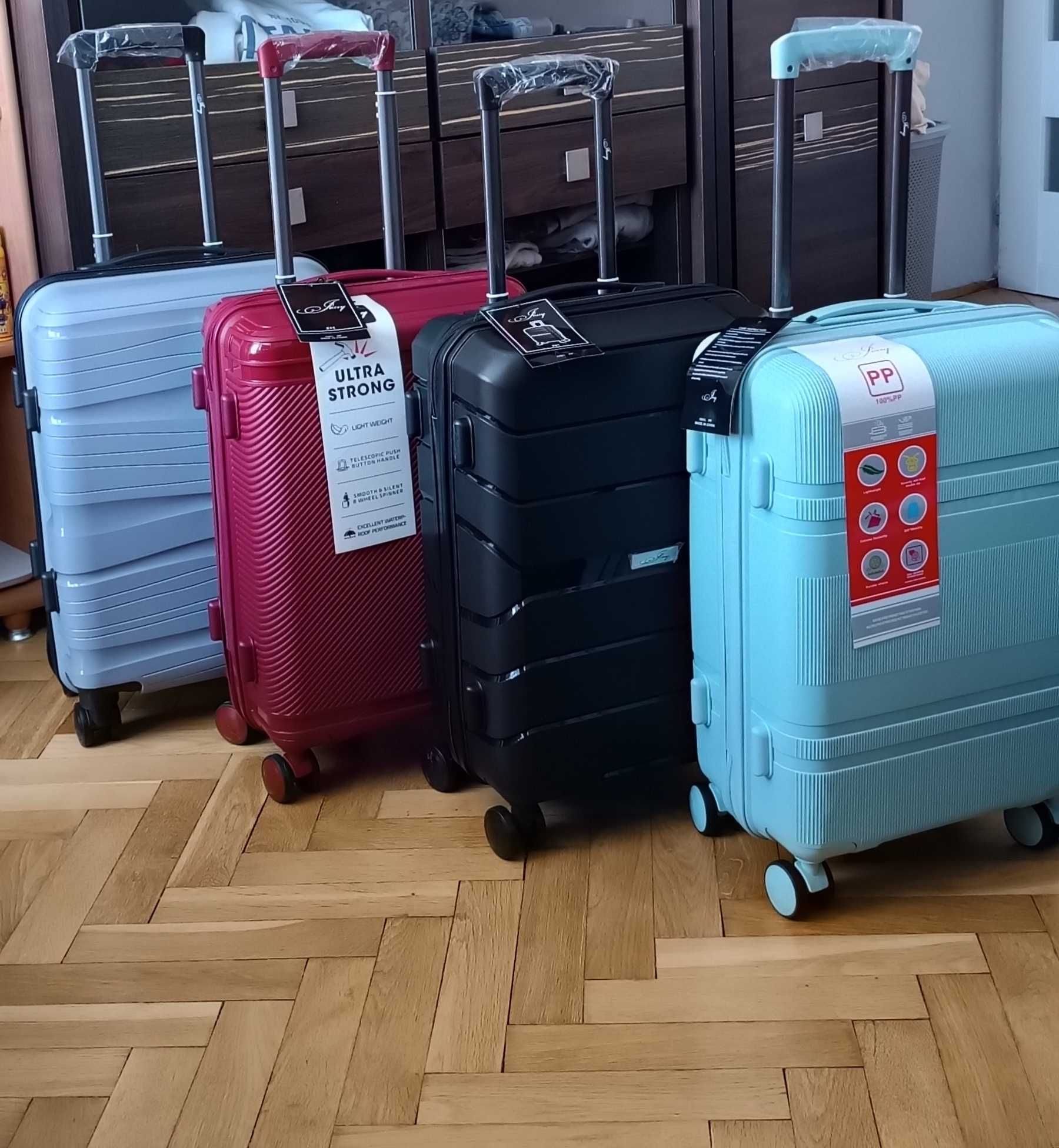 Walizka polipropylen z kuferkiem. Bardzo dobra jakość.