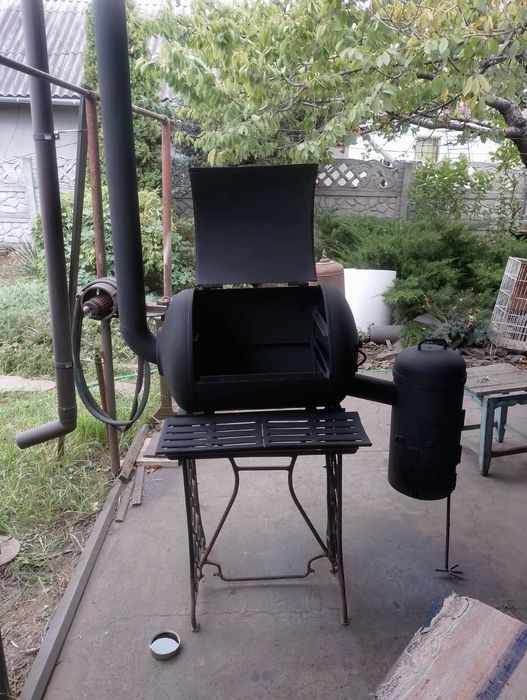 Продаю коптильню,мангал
