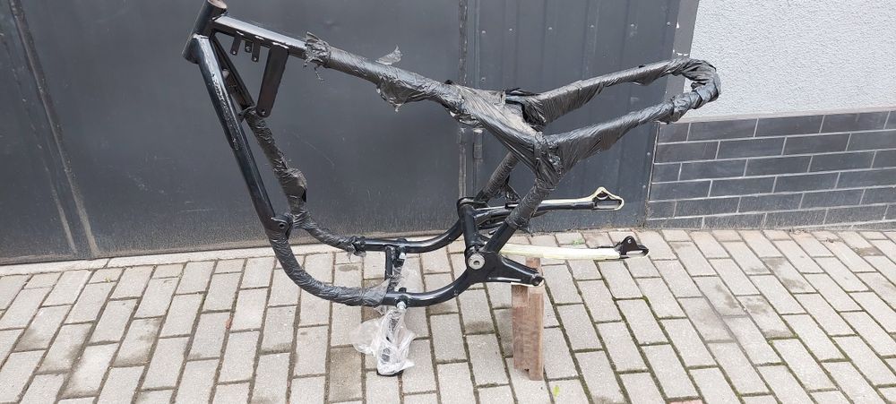 Junak m10 rama wahacz stopka centralna