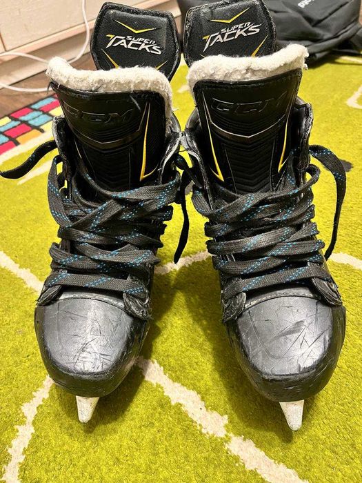 коньки CCM Super tacks AS1 б/в (розмір 3)