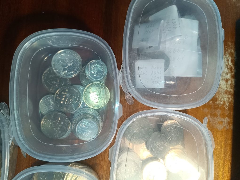 12,5kg de moedas (cerca de 1700 moedas antigas)